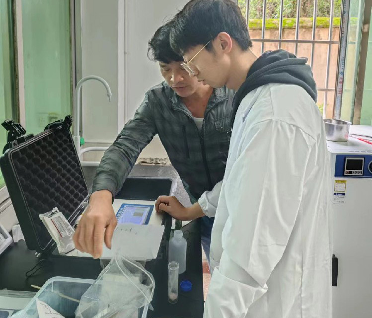 山東萊恩德食品安全檢測儀走進江西省新余市逸夫小學，為師生食品安全保駕護航